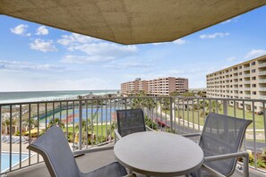 Outdoor dining - IR 310 is a 2 BR Gulf view with Washer Dryer over 1300 sf (Destin)