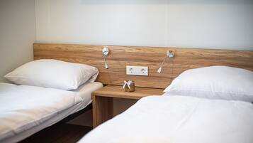 2 bedrooms, internet, bed sheets