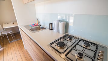 Fridge, microwave, stovetop, cookware/dishes/utensils