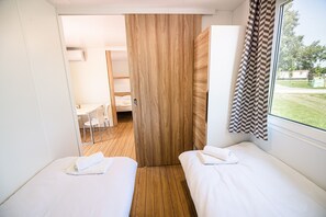 3 quartos, acesso à internet, roupa de cama
