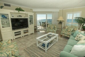 TV, stereo - IR 606 is a Top Floor Beautiful Gulf Front 2 BR with views that are breathtaking (Destin)