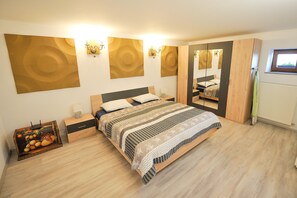 1 bedroom, iron/ironing board, internet, bed sheets