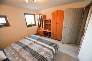 1 bedroom, iron/ironing board, Internet, bed sheets