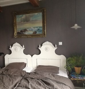 2 bedrooms, iron/ironing board, bed sheets