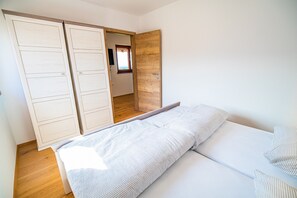 2 chambres, fer et planche à repasser, accès à Internet, literie fournie