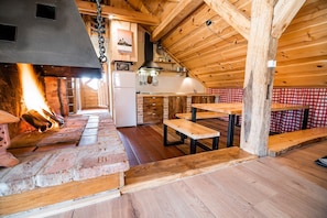 Kühlschrank, Mikrowelle, Herdplatte, Geschirrspüler