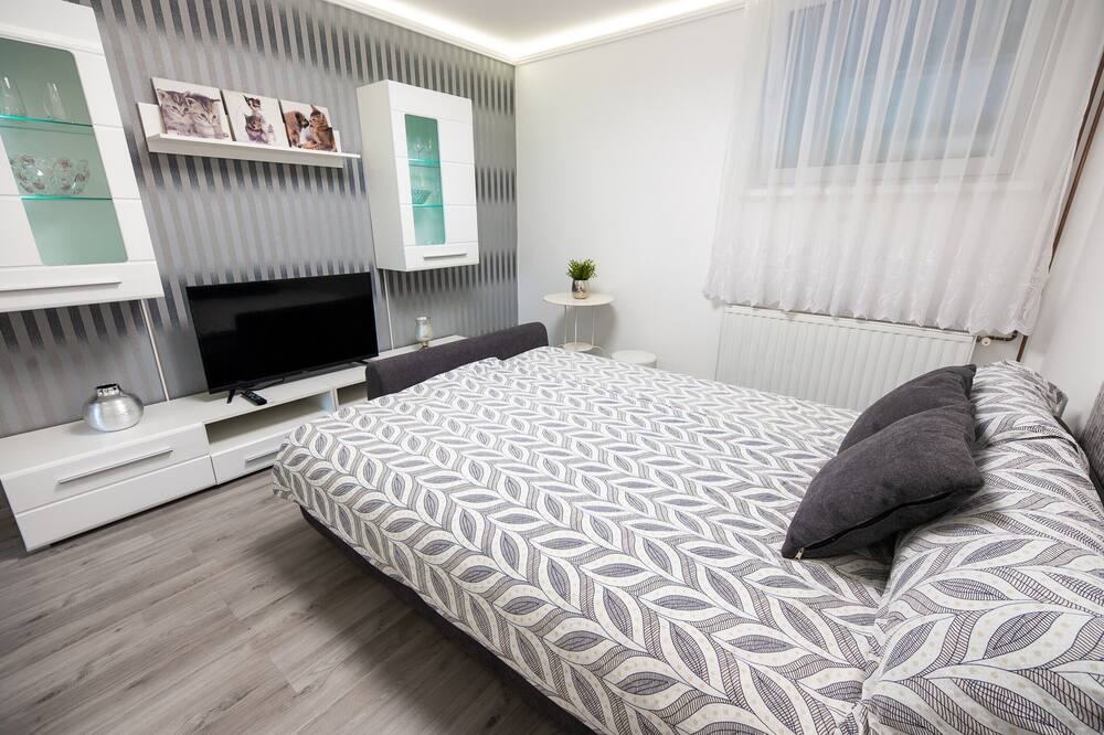 One Bedroom Apartment with Hot Tub