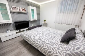 1 soverom, strykejern/-brett, internettilgang og sengetøy