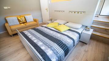 Iron/ironing board, internet, bed sheets