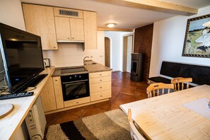 Frigorifero, forno, piano cottura, tostapane