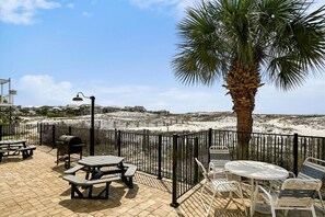 屋外ダイニングエリア