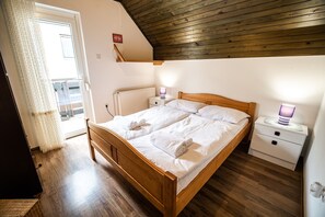 2 bedrooms, iron/ironing board, Internet, bed sheets - Home Away From Home - Two bedroom apartment (Bohinjska Bistrica)