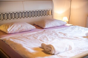 2 chambres, fer et planche à repasser, accès Internet, draps fournis