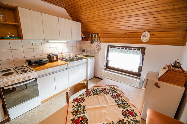 Fridge, microwave, oven, stovetop