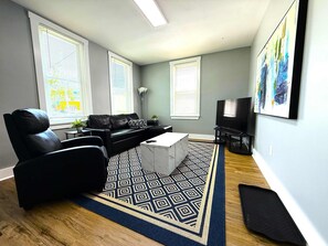 TV, offices - Cozy unit, King bed & laundry (Wilmington)