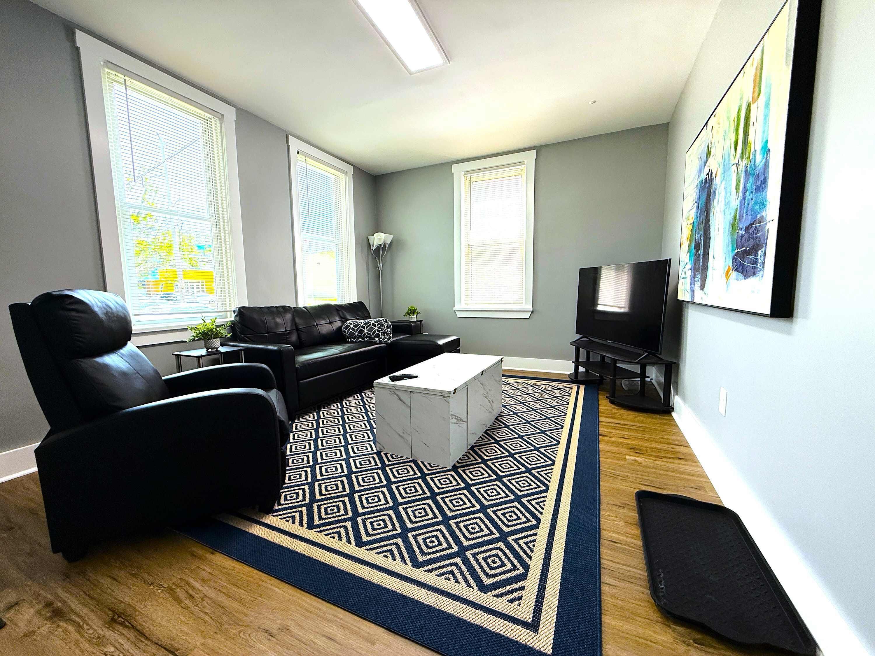 Una televisión, una oficina