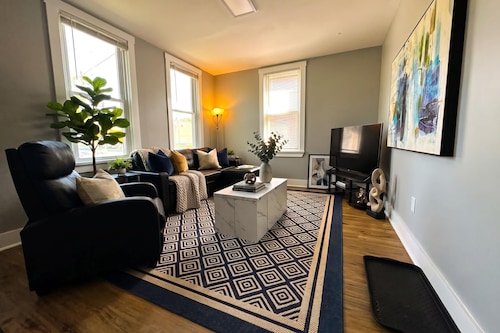Cozy unit, King bed & laundry