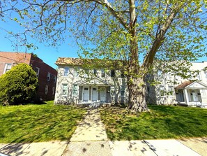 Exterior - Cozy unit, King bed & laundry (Wilmington)