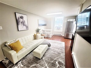 TV, peis og kontorer