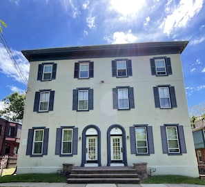 Exterior - Spacious Historic King Suite (Wilmington)