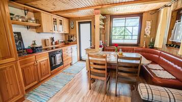Fridge, stovetop, toaster, cookware/dishes/utensils