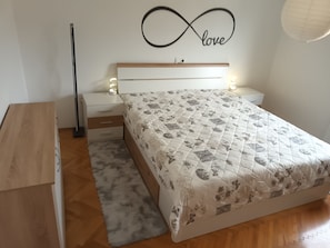 2 habitaciones, acceso a internet y ropa de cama