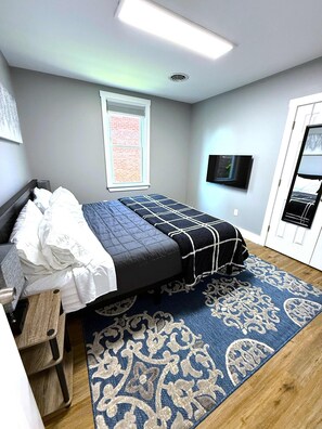 1 bedroom, desk, iron/ironing board, WiFi