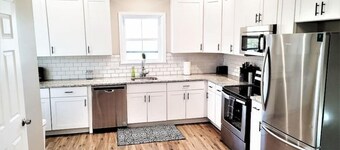 Modern Loft with Skyline Views - King & Queen Beds, Close to Downtown!