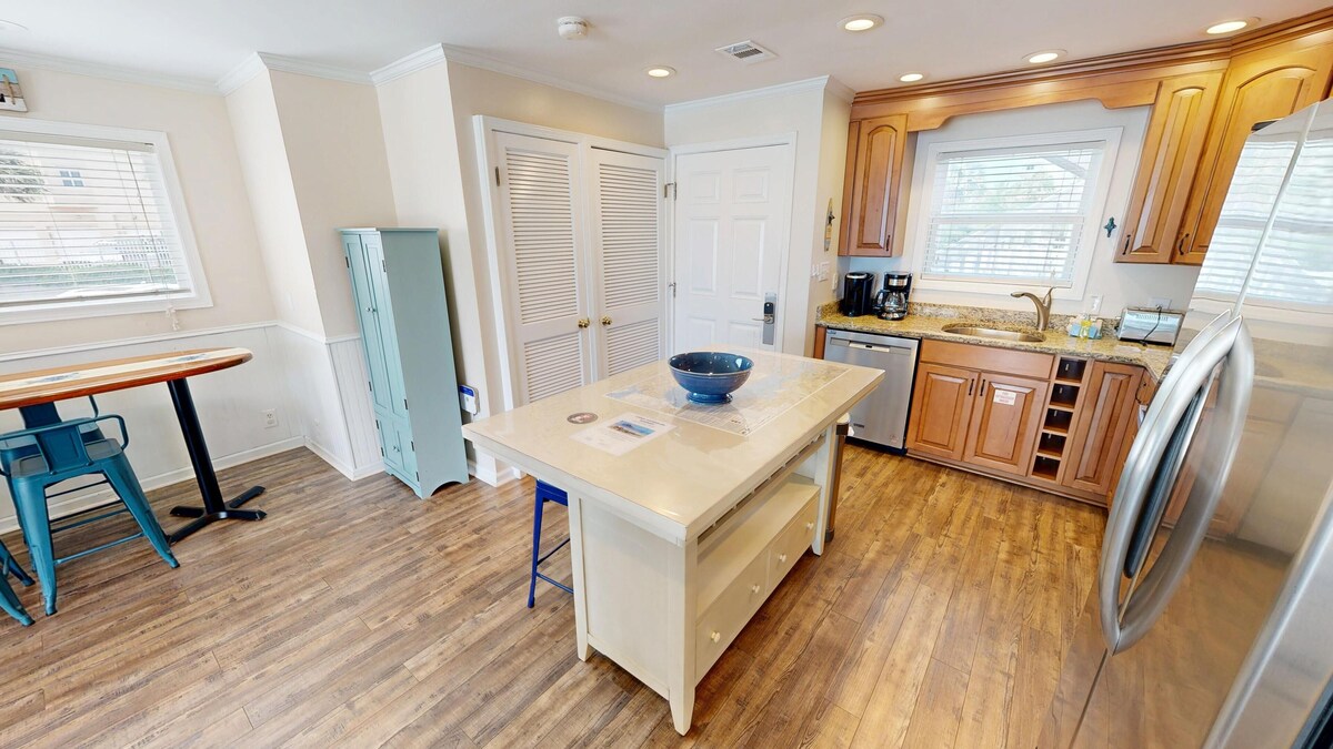 Photo 8 of SPC 1119 - 1 BR on the Beachside of Sandpiper Cove - sleeps 4