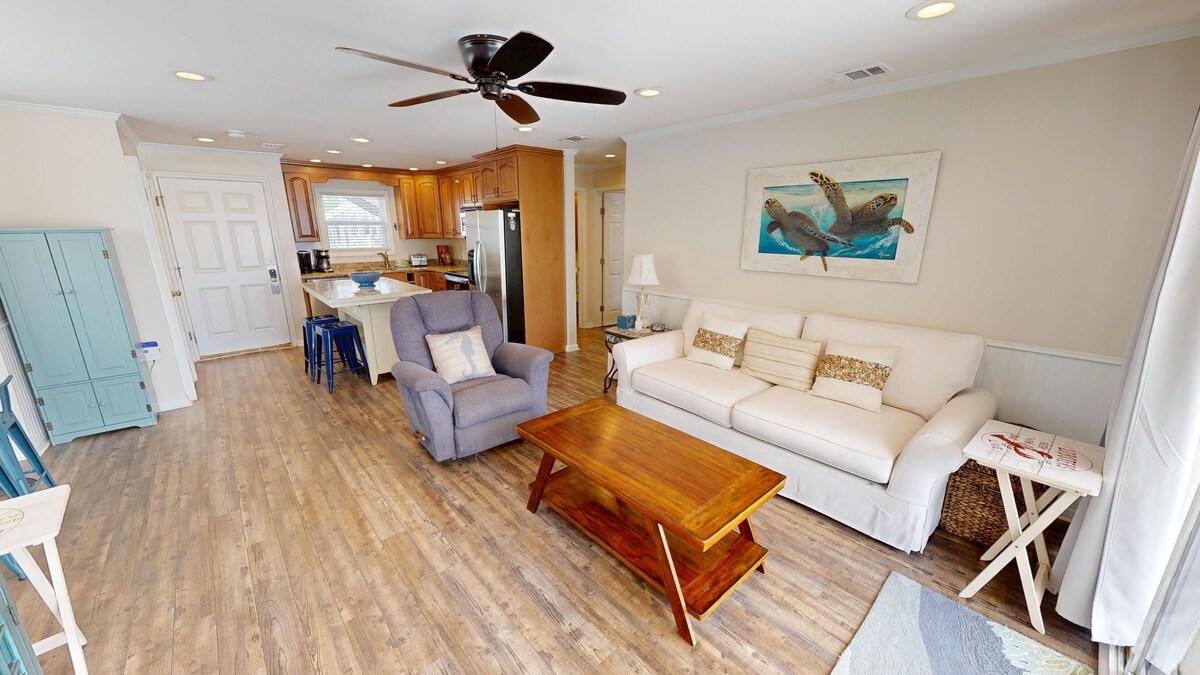 Photo 3 of SPC 1119 - 1 BR on the Beachside of Sandpiper Cove - sleeps 4