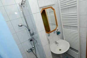 Ducha, secador de pelo, toallas