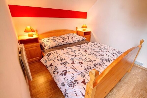 4 bedrooms, bed sheets