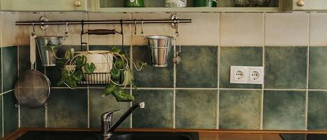 Fridge, microwave, stovetop, toaster