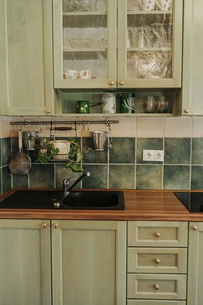 Refrigerador, microondas, parrilla de estufa y tostadora 