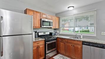 冰箱、微波炉、烤箱、炉灶