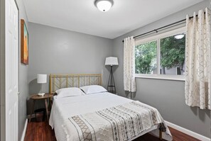 3 Schlafzimmer, Schreibtisch, kostenloses WLAN, Bettwäsche