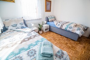 3 bedrooms, iron/ironing board, Internet, bed sheets