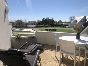 Outdoor dining - Charmant Duplex à Carnac : Piscine, Plages et Confort au Rendez-vous ! 🏖 (Carnac)