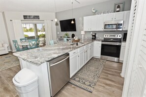 Fridge, microwave, oven, stovetop - SPC9124- Ground Floor 1 BR - Sleeps 6 - washer/dryer (Destin)