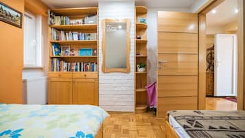 2 bedrooms, iron/ironing board, Internet, bed sheets