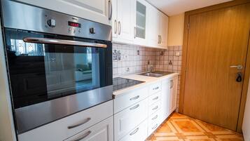 Kühlschrank, Ofen, Herdplatte, Geschirrspüler