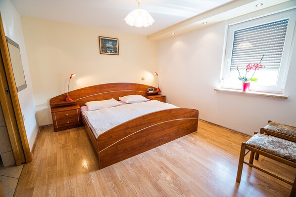 1 bedroom, iron/ironing board, Internet, bed sheets