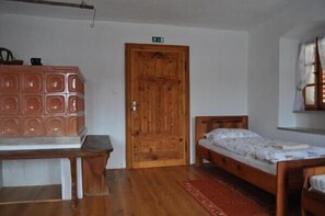 1 chambre, fer et planche à repasser, draps fournis