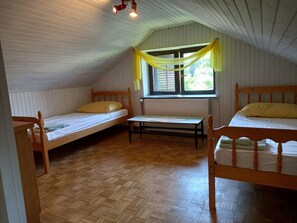 4 Schlafzimmer, Bügeleisen/Bügelbrett, Internetzugang, Bettwäsche
