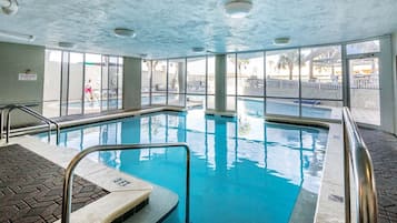 Piscina coperta, una piscina riscaldata