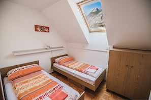 2 bedrooms, iron/ironing board, Internet, bed sheets