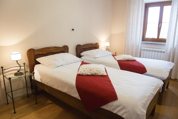 1 bedroom, internet, bed sheets