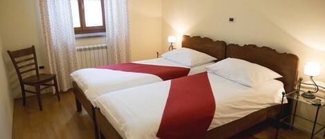 1 多间卧室、上网接入、床单