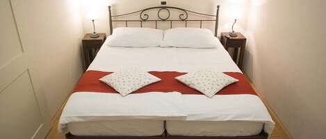 1 多间卧室、上网接入、床单