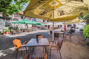 Outdoor dining - Apartment House Muha - Apartment 10 (Lipica)